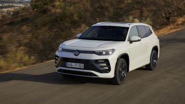 Volkswagen Tayron: a marzo 2025 il debutto del SUV che si piazza tra Tiguan e Touareg