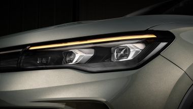 Volkswagen Tiguan 2024, i fari anteriori