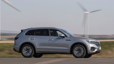 Volkswagen Touareg eHybrid 2021: vista laterale