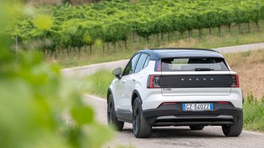 Volvo EX30 Cross Country: il SUV elettrico arriva in versione Ultra con 428 CV di potenza