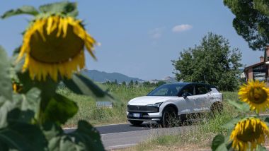 Volvo EX30 Cross Country: ricarica in CC fino a 153 kW oppure in AC fino a 22 kW