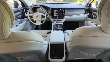 Volvo V90: l'abitacolo spazioso e raffinato della SW di Göteborg