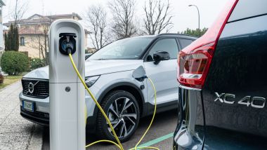 Volvo XC40 Recharge T5 Plug-in Hybrid in carica