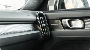 Volvo XC40 Recharge Twin AWD: di ottima qualità l'impianto stereo Harman Kardon