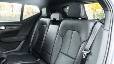 Volvo XC40 Recharge Twin AWD: il divano posteriore