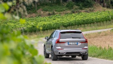 Volvo XC60 T6 2026: battria da 18,8 kWh e autonomia EV di oltre 80 km