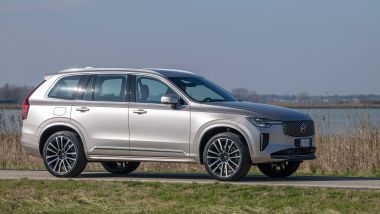 Volvo XC90 T8 è pesante ma scattante e silenziosa