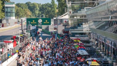 WEC 6 Ore Monza 2022: la pit-lane affollata di tifosi | Foto: Fia Wec
