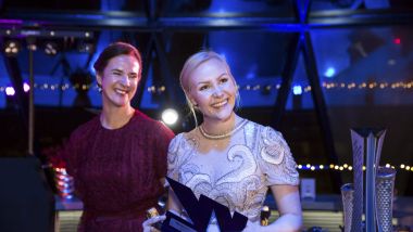 WSeries Gala_Emma Kimilainen riceve premio Driver of the Year