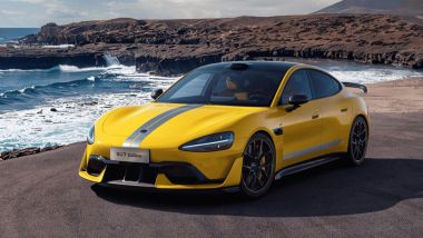 Xiaomi SU7 Ultra: la super berlina elettrica cinese con autonomia dichiarata di 620 km