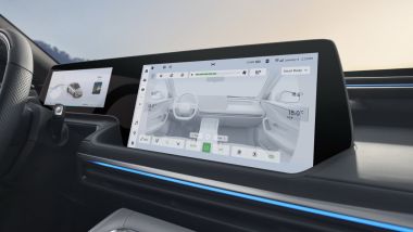 Xpeng arriva in Europa: il touchscreen del sistema infotainment posizionato a centro plancia