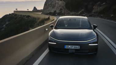 Xpeng P7+, la fastback maestra di AI