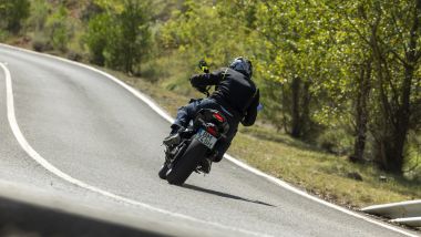 Yamaha MT-09 Y-AMT: in azione tra le curve