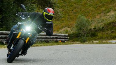 Yamaha MT-09SP 2024, il frontale ''robotico'' non passa certo inosservato