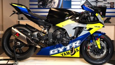 Yamaha R1 Valentino Rossi replica: vista laterale