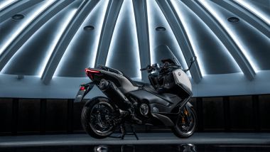 Yamaha TMax 2025: 3/4 posteriore