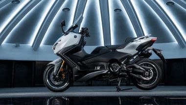 Yamaha TMax 2025: vista laterale