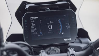 Yamaha Tracer 9 GT: display ampio e chiaro, l'unico del gruppo con navigazione cartografica
