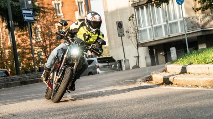 Zontes Zt 125 U Prova Test Come Va Prezzo Motorbox