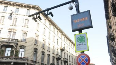 ZTL a Milano: Area B e Area C ancora accessibili a moto e scooter a miscela